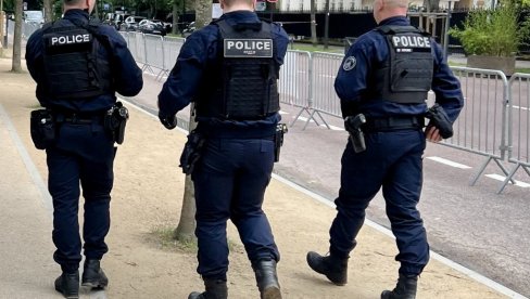 СПРЕЧЕН ПОКОЉ НАВИЈАЧА! Пред меч Лиге Европе полиција пронашла ножеве, чекиће, штангле, боксере - ухапшено више од 100 хулигана!