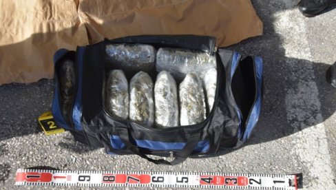 ОДРЕЂЕН ПРИТВОР ДВОЈИЦИ УХАПШЕНИХ СА ДВЕ ТОНЕ МАРИХУАНЕ: Један је црногорски држављанин - Бранили се ћутањем