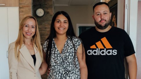 DAROVI ZA VRŠAČKE TROJKE VUKA, DUNJU I JANU: Gradonačelnica posetila porodicu Jovanović