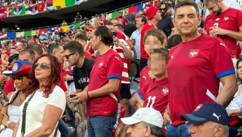 SVIM SRCEM UZ SRBIJU: Vulin bodri našu reprezentaciju protiv Danske sa tribina