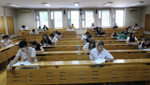 БЛОКАДЕРИ ПОТПУНО РАЗОРИЛИ ДРЖАВНО ОБРАЗОВАЊЕ: Забрињавајућ податак са ФПН-а, број пријава пао за скоро 60 посто