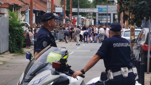 PROTEST PROTIV FESTIVALA MIRDITA NA DORĆOLU: Promovisanje nezavisnog Kosova, dok srpska deca tamo stradaju - neće moći!