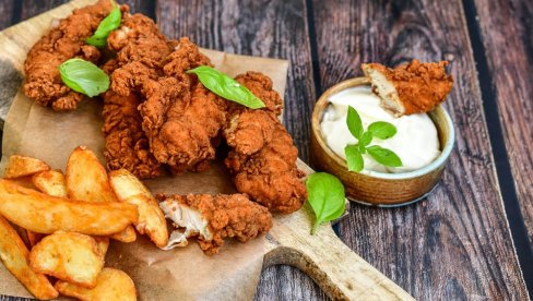 PILEĆI NAGETSI IZ RERNE : Krckavo, pohovano meso sa krompirom, bez stajanja kraj šporeta