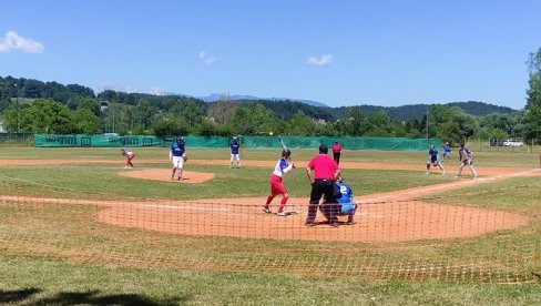 КРЕЋЕ ЕВРОПСКО ПРВЕНСТВО: Софтбол репрезентација Србије отпутовала у Чешку