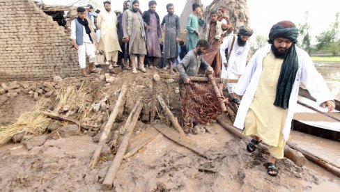 АВГАНИСТАН ЗАВИЈЕН У ЦРНО : Катастрофални земљотрес недалеко од пакистанске границе на дубини од десет километара