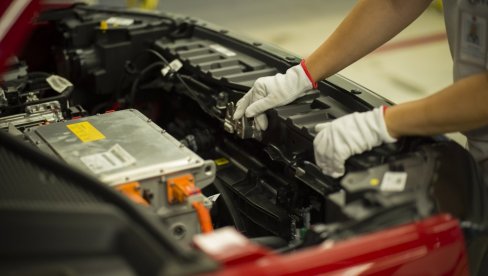 ГИГАНТ КОЈИ ПОСЛУЈЕ И У СРБИЈИ ЈЕ ПРВА ЖРТВА ТРАМПОВИХ ЦАРИНА: Заустављају производњу због нових тарифа