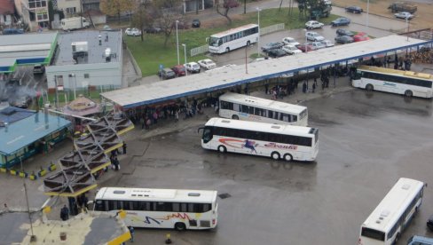 УЖАС У ВЛАДИЧИНОМ ХАНУ: Напали возача аутобуса и поломили му вилицу