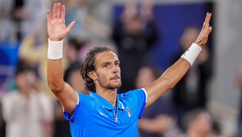 РОЛАН ГАРОС: Спектакл код дама, Немац да изненади Тијафоа...