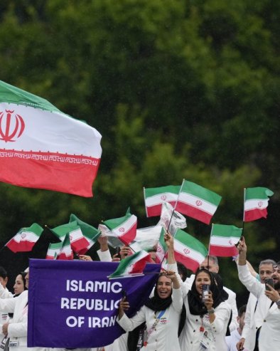 У ИРАНСКИМ ГРАДОВИМА ИЗАШЛО НА ХИЉАДЕ ЉУДИ Прес ТВ: Дају подршку властима, узвикују Смрт Америци (ВИДЕО)