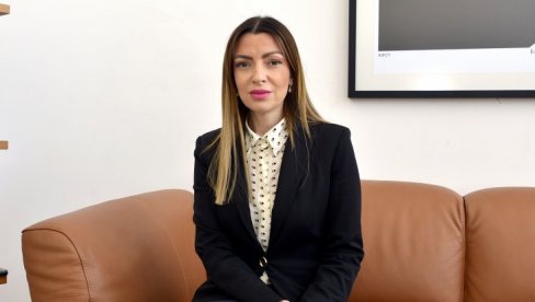 MESAROVIĆ SA GRAĐANIMA ISPRED NARODNE SKUPŠTINE: Nikada neću odustati od borbe za Srbiju