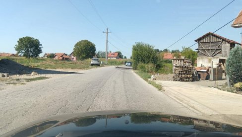 У ЛОЗНИЦИ БАНДЕРА НА ПУТУ: Нико живи не хаје