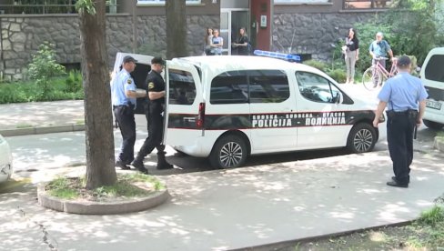 АУТОМОБИЛОМ СЛЕТЕО С ПУТА И УДАРИО У ДРВО: Возач хитно превезен у болницу