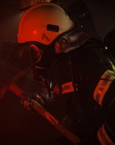 GRUNULE TRI SNAŽNE EKSPLOZIJE U FABRICI ODEĆE: Popucalo staklo, prozori leteli i do 100 metara - užas u Kiseljaku (VIDEO)