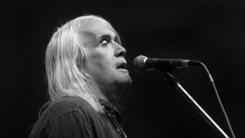 BORA ĐORĐEVIĆ BI DANAS NAPUNIO 73 GODINE: Jako tužan dan za sve koji su voleli muzičara, prijatelj mu obišao grob