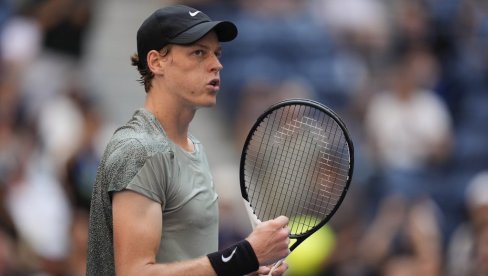 ПОБЕДИО МЕДВЕДЕВА, АЛИ НИЈЕ МОГАО И НАЈБОЉЕГ НА СВЕТУ: Јаник Синер прејак за Американца на Завршном турниру у Торину