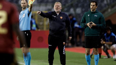 РОБЕРТ ПРОСИНЕЧКИ ГРМИ! Селектор Црне Горе брутално испрозивао бившег фудбалера Црвене звезде