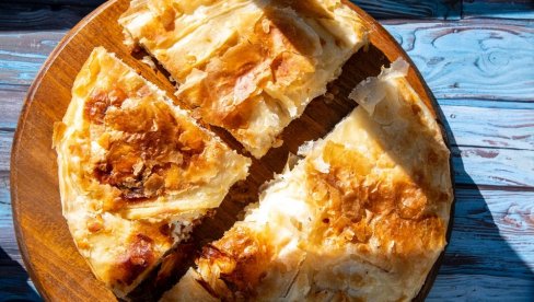 ZA SVE SLADOKUSCE: Recept za burek od jabuka