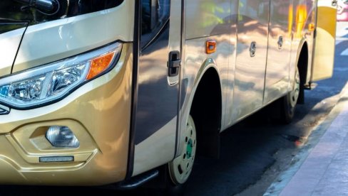 ПРЕШАО 140 КМ: Младић украо аутобус да би одвезао свог друга до школе