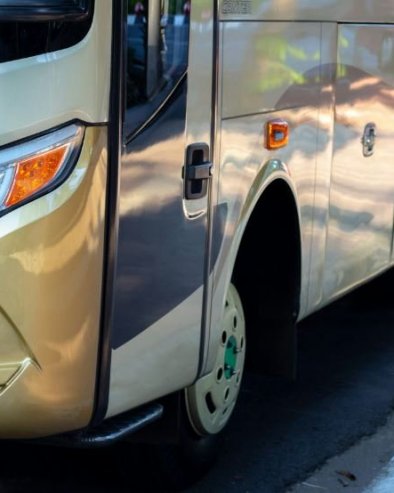 ПРЕШАО 140 КМ: Младић украо аутобус да би одвезао свог друга до школе