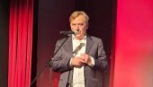 СНИМЉЕНА ЖЕНА ТИХОМИРА СТАНИЋА: Делила материјал блокадера у центру Београда, а онда је приметила камеру