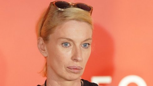 ЧИСТ РАСИЗАМ: Глумица која подржава блокадере збија шале на рачун тамнопутих људи (ФОТО)