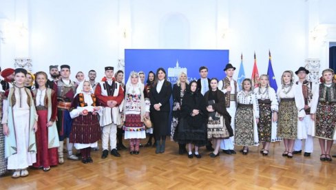 БИСЕРНА ГРАНА  НАШЕ БАШТИНЕ : На фестивалу учесници  из осам земаља