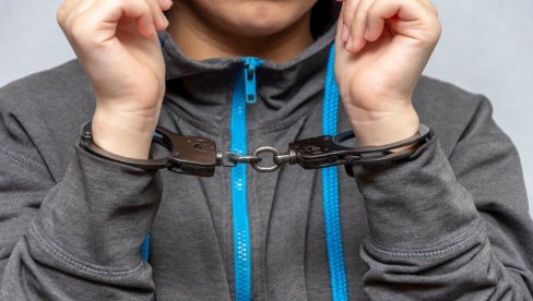 U STANI U U DŽEPU KOKAIN I MARIHUANA: U Bepčinu uhapšen D.=. (26) osumnjičen za trgovinu drogom