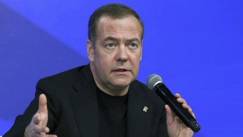 RUTE SE PREJEO MAGIČNIH PEČURKI Medvedev poručio šefu NATO - Neka se spremi za Sibir