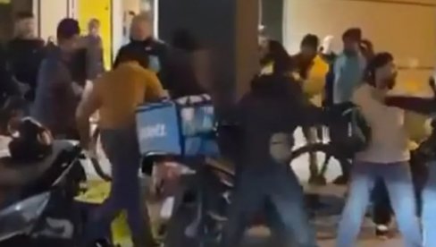 УЗНЕМИРУЈУЋИ ВИДЕО: Брутална туча достављача хране