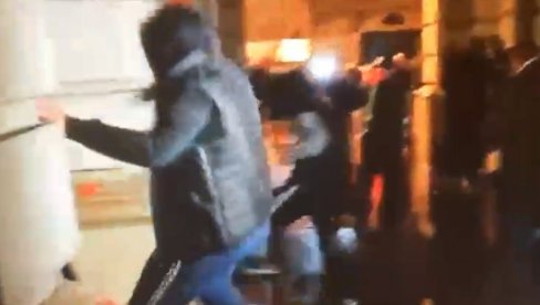 УЗНЕМИРУЈУЋ СНИМАК: Немиле сцене -  дивљање и уништавање градске куће у Новом Саду