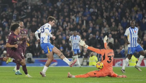 ТРАДИЦИОНАЛНА ГОЛЕАДА НА ЈУГУ ЕНГЛЕСКЕ: Брајтон је прошли пут испустио вођство од 2:0 и сада дугује навијачима