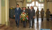 ЦВЕЋЕ НА СПОМЕН ПЛОЧУ БРИГАДИРА РИСТИЋА: Град Зрењанин обележио Дан примирја