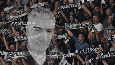 DIVAN GEST CRNO-BELIH: Partizan se setio preminulog navijača pred duel sa Milanom (VIDEO)