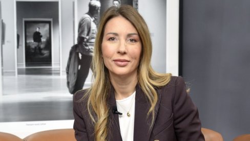 ПОРОДИЛА СЕ ДУБРАВКА ЂЕДОВИЋ ХАНДАНОВИЋ: Министарка на свет донела девојчицу