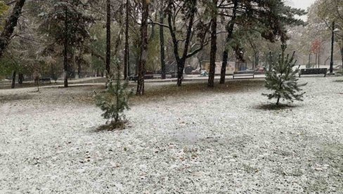 ПОГЛЕДАЈТЕ – СНЕГ КАД МУ ВРЕМЕ НИЈЕ: Тек је август, а овај град се већ забелео (ФОТО/ВИДЕО)