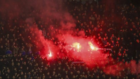 CEO SVET SE SMEJE HRVATSKIM NAVIJAČIMA: Neverovatna dešavanja na derbiju Hajduk Split - Dinamo Zagreb (FOTO)