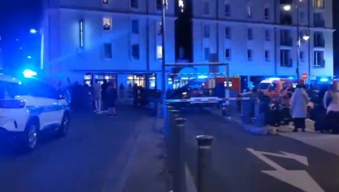 PRVI SNIMAK URUŠAVANJA METALNE KONSTRUKCIJE: Trinaest osoba povređeno u nesreći u Francuskoj, scene kao u horor filmu (VIDEO)