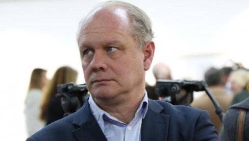 КРАХОВ АСИСТЕНТ НА ОПТУЖЕНИЧКОЈ КЛУПИ: У Дрездену почело суђење Кинезу који је радио за члана АфД од ког се странка дистанцирала