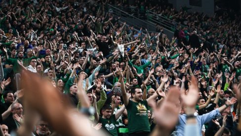 ГРЦИ, СРАМ ВАС БИЛО! Навијачи Панатинаикоса усред Београда провоцирали симболом велике Албаније! (ФОТО)