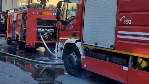 IZGOREO KAFE U VIŠNJIČKOJ: Vatrogasci na terenu (FOTO)