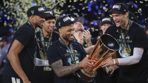 ŠOK U NBA LIGI! Milvoki Baksi otpustili Lilarda
