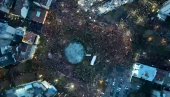 НОВИ СНИМАК ДРОНОМ СА СЛАВИЈЕ: Тачно оволико има окупљених на протесту опозиције (ВИДЕО)