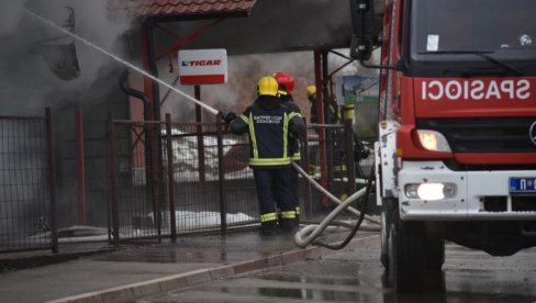 ПЛАНУЛА У СЕКУНДИ: Молотовљев коктел бачен на продавницу здраве хране на Вождовцу!