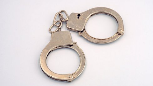 POKUŠAO DA SPREČI SUKOB, PA DOBIO UDARCE PO GLAVI I TELU: U Bačkoj Topoli uhapšen A.R. (38) osumnjičen za pokušaj ubistva i nasilje u porodici