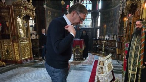 OVA GODINA NEĆE BITI LAKA ZA NAS SRBE Vučić iz Hilandara: Vratiću se jači, da guramo našu zemlju još snažnije napred
