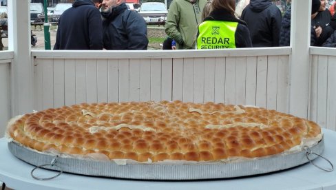 BOŽIĆNA VARNICA U PARAĆINU: Lomljenje česnice sutra posle svečane liturgije