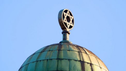 ОСОБЕ ИЗ ЈЕВРЕЈСКЕ ЗАЈЕДНИЦЕ НАПАЛЕ УЧЕНИКЕ И НАСТАВНИКЕ: Инцидент се догодио у Риму у дворишту средње школе где су одржавали скуп за Палес