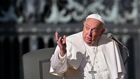 ЗАПЛЕЊЕНИ СУВЕНИРИ СА ЛИКОМ ПАПЕ ФРАЊЕ: 3,6 милиона фалсификованих сувенира, урађених за туристе у години Јубилеја