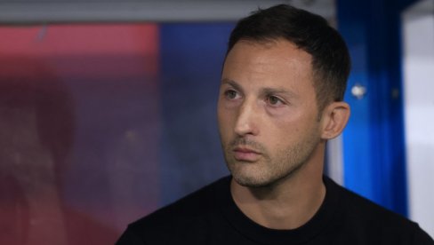 САДА И ЗВАНИЧНО! Ево ко је заменио Муриња на клупи Фенербахчеа