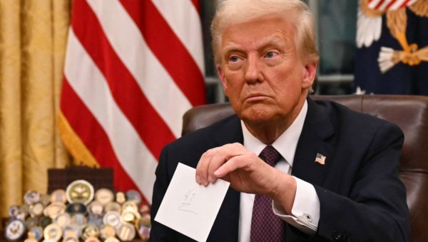 ТРАМП КРЕНУО У ОБРАЧУН СА ПОЛОМ ИКС Обуставља се обрада захтева за пасоше грађанима који се не изјашњавају као мушко и женско ТРАМП КРЕНУО У ОБРАЧУН СА ПОЛОМ ИКС Обуставља се обрада захтева за пасоше грађанима који се не изјашњавају као мушко и женско
